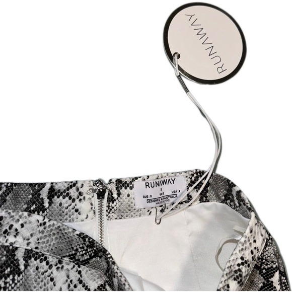 NWT Runaway the Label snakeskin mini skirt in Grey Snake - Picture 3 of 3
